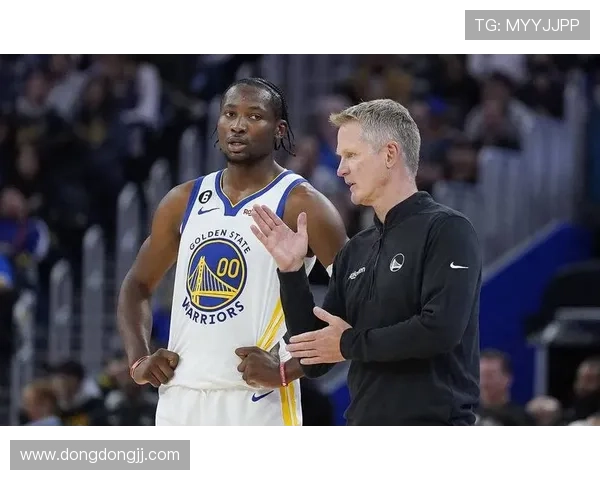 理查德精准助攻引爆全场库明加疾速跟进高空暴扣点燃比赛激情